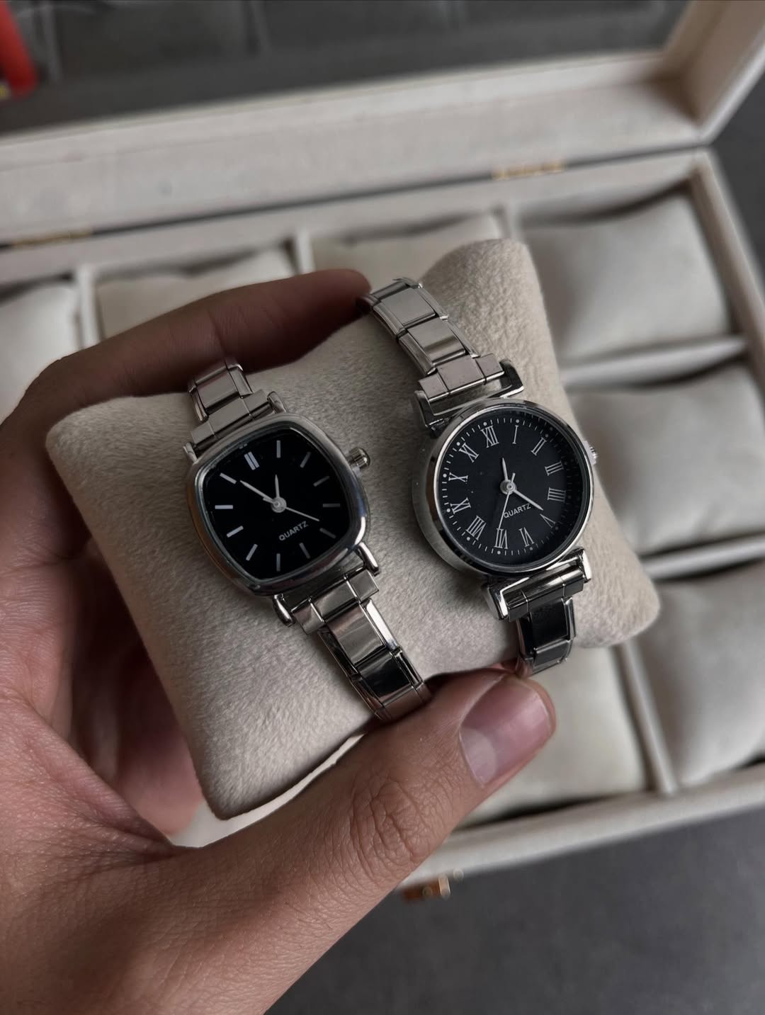 ساعت چارم دار